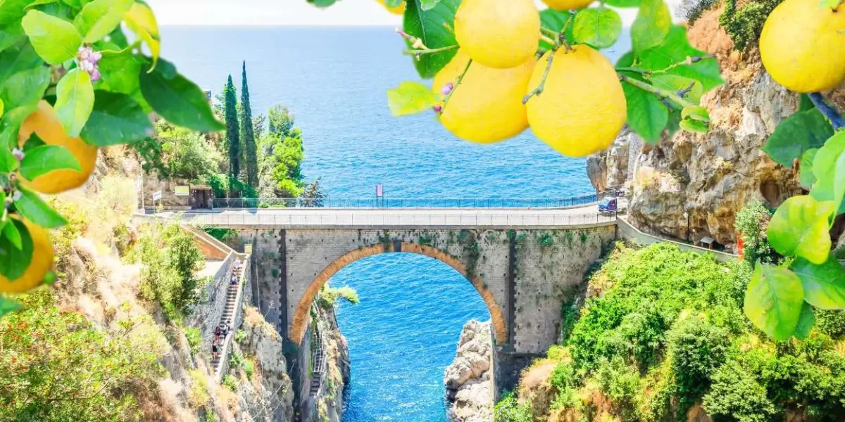 vacanze in Campania estate italiana vacanza al mare Costiera Amalfitana