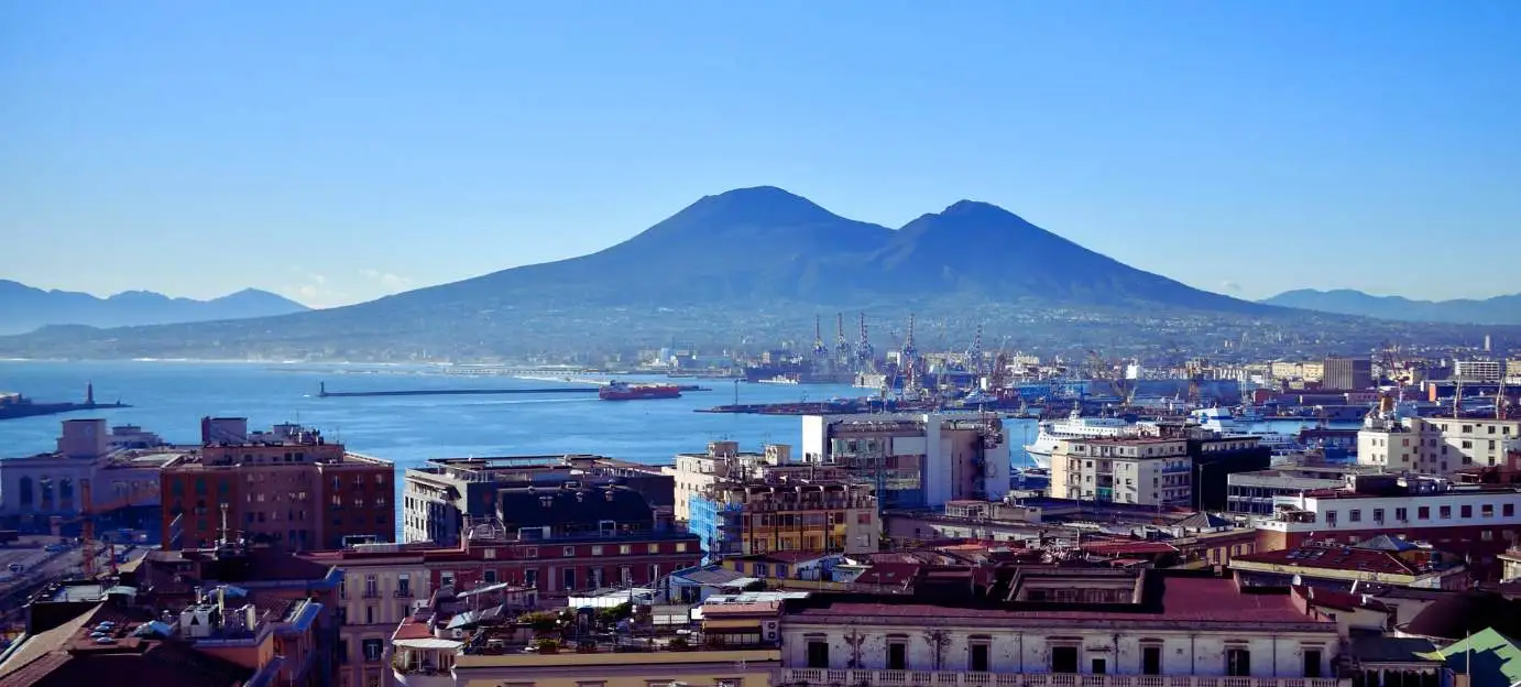 vacanze in Campania estate italiana vacanza al mare golfo di Napoli