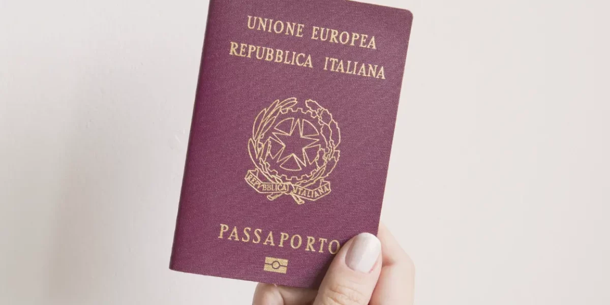 passaporto smarrito cosa fare in italia all'estero documento perso rubato come fare assicurazione viaggio