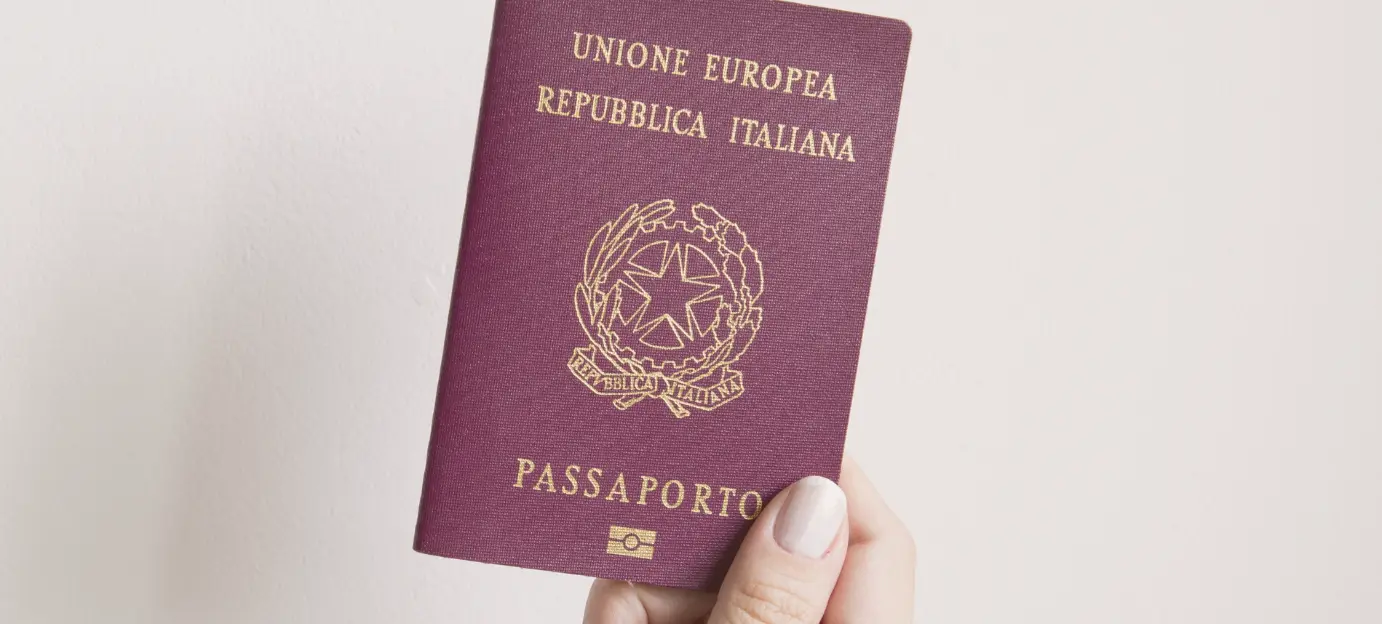 passaporto smarrito cosa fare in italia all'estero documento perso rubato come fare assicurazione viaggio