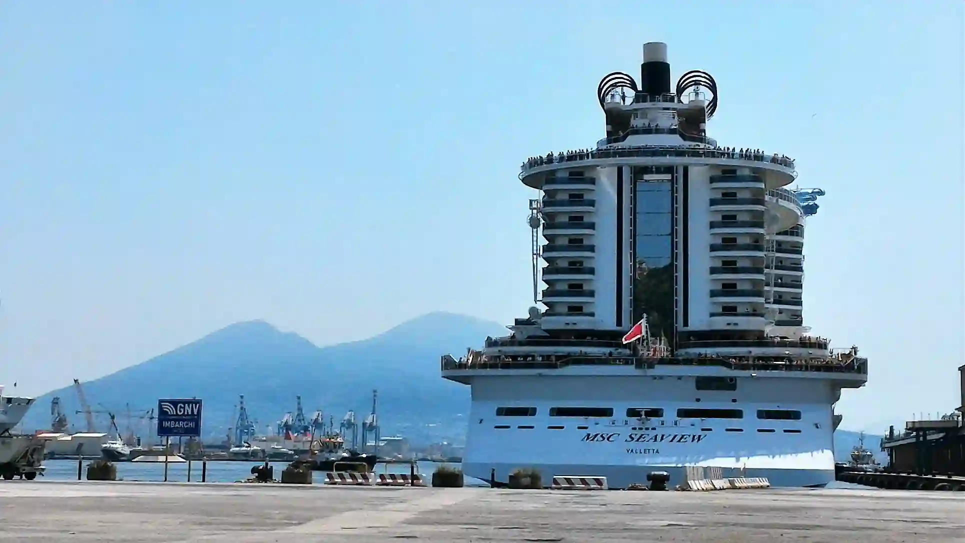 porti-e-crociere-msc-seaview-crociera-inaugurale-porto-di-napoli (1)