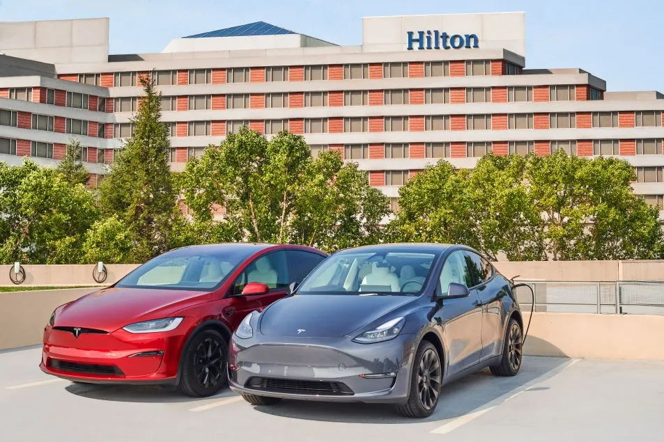 Hilton e Tesla