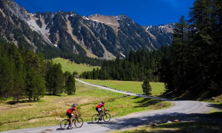 cicloturismo-in-catalogna-Banhos-Tredos-c-val-daran