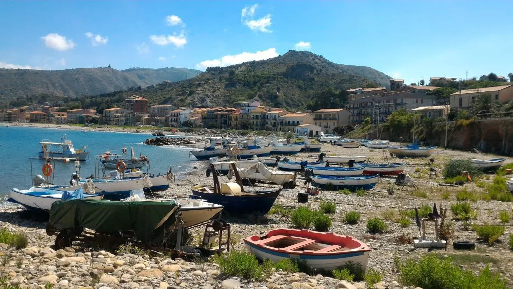 Vacanze in Sicilia il borgo di pescatori di Castel di Tusa