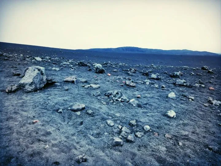 Etna il paesaggio lunare dei crateri