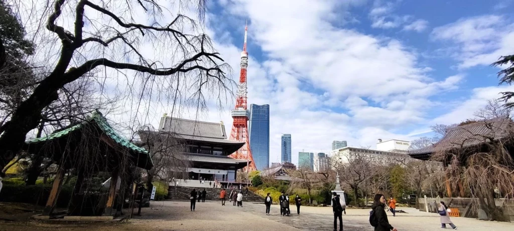 Shiba Park Maruyama Kofun e Tokyo Tower Giappone